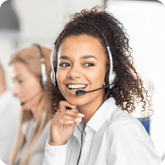 Entrepreneur receiving fast and friendly help from an Online Filings specialist to file a confirmation statement with Companies House via phone, email, or chat
